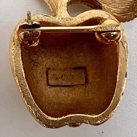 Avon Gilded Apple Brooch - Picture 4 of 4